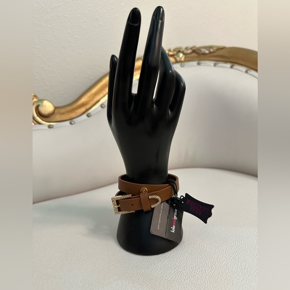 Leather Bracelet with Swarvoski crystals. NWT - Picture 2 of 6